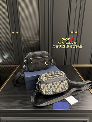 【King女王代購】 Dior 迪奧 新款Safari相機包 時尚百搭 上身也帥氣 尺寸17.13