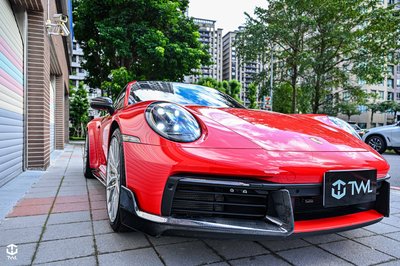TWL台灣碳纖 Porsche 保時捷 992 高品質 頂級 碳纖維 前下巴 升級 Turbo款 卡夢前保定風翼 兩件式
