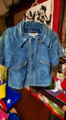 SEE BY CHLOE 藍色麂皮拉鏈設計短外套原價35800元.