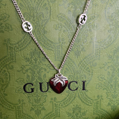 義大利奢侈時裝品牌Gucci銀色互扣雙G紅色琺瑯草莓項鍊 代購