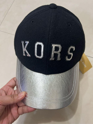 （已售出，勿下標）全新正品美國MICHAEL KORS MK 銀色logo黑色棒球帽 老帽 冬帽