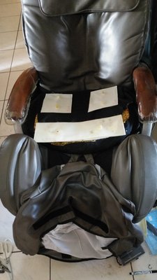 原廠不修就找高登,專修按摩椅 OSIM傲勝按摩椅OS777-1 坐墊氣囊漏氣(腳部充氣不飽)腳部不上下修理，車馬費另計OS-7700氣囊更換，按摩椅布質椅套訂製