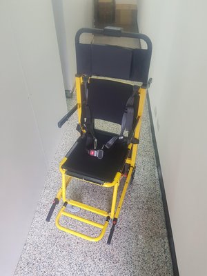 爬樓輪椅 電動爬樓 爬樓梯 上下樓 輪椅 樓梯升降椅 可參考 殘障椅 上下樓電動履帶帶動輔助 一人輔助輕鬆操作 上樓 樓梯椅