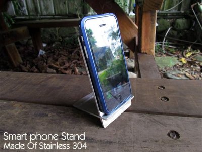 極簡式手機立架，標準尺寸適宜 Iphone 5 5S，極簡風貌，提供生活推薦方案