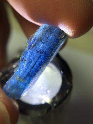 【Texture & Nobleness 低調與奢華】精品影片礦區 原礦 標本 - 皇家藍藍晶石-2.86克