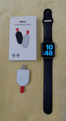 Apple Watch 3  銀色 42mm GPS 鋁金屬錶殼 黑色運動錶帶 智慧穿戴裝置 二手 外觀九成新 使用功能正常 已過原廠保固期 附一個磁吸充電器