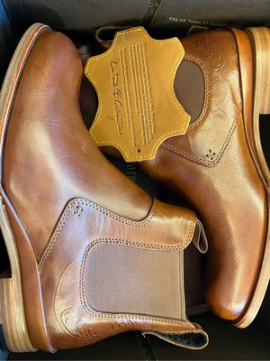Timberland 90053限量休閒靴 ，品項如圖九成九成新 EU40號。台中北屯崇德路三段可以面交。