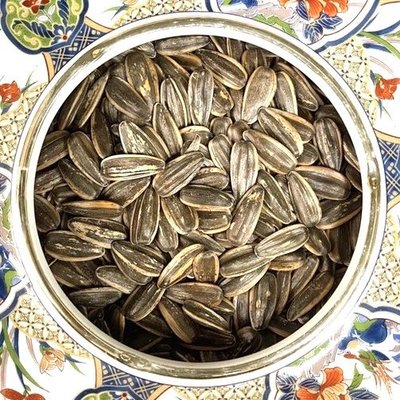 『容阿姨』焦糖水煮瓜子 (100g) 產地：台灣 瓜子 葵花瓜子 葵花子 葵瓜子 Sunflower seeds
