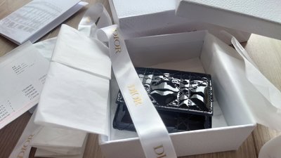 【已售】全新Lady Dior 短夾 錢包 皮夾 附紙袋 紙盒 台灣購證影本 禮物