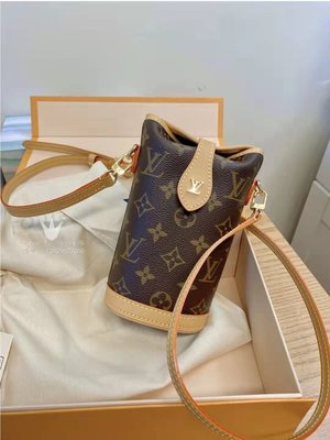 Shop Louis Vuitton 2022 SS Fold tote mm (FOLD ME, M80874) by Mikrie