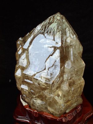 ~shalin-crystal~巴西鱷魚骨幹水晶~3.875公斤~完整度高~除穢聚氣~化煞聚財~值得珍藏!