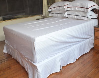 飯店民宿日租純白色系列客房寢飾標準雙人床用5尺X6.2尺精梳棉有裙子床罩