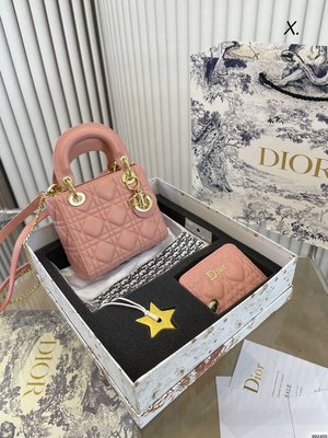 【日本二手】禮盒套裝Dior迪奧戴妃包卡包星星掛飾高級感滿滿 經典中的經典 大氣又不失個性 任何搭都可輕松駕馭是每個可愛女孩9689