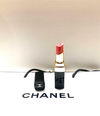 二手（過期品）香奈兒CHANEL ROUGE COCO SHINE唇膏，售149元。