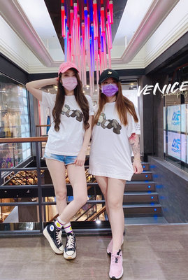 日本限定UNIQLO&KAWS 聯名款白色T恤維娜絲venice日本連線代購