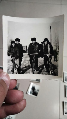 【二手】老照片七八十年代的二八大杠自行車和嘉陵摩托 民俗老物件 老貨 古玩【古雅庭軒】-911