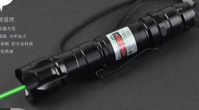 遠射 滿天星 綠光 激光手電筒 帶背夾 使用18650鋰電 按壓開關