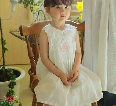 ✿啾米韓國童裝♪~24夏~Amber~可愛花朵刺繡連衣裙~AM0422-02【特價商品】