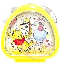 ♥小公主日本精品♥【迪士尼DISNEY】小熊維尼滿版黃色三角形造型鬧鐘時鐘可愛又實用~預2
