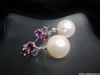 【FOR YOU】《花心－粉紅色系花形切割剛玉》9mm海水珍珠耳環
