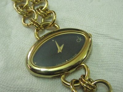 Calvin Klein 橢圓形錶面手鍊式手環腕錶