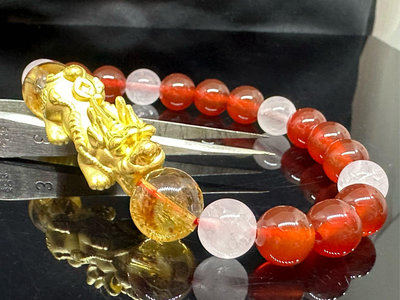 國際精品當舖 純黃金 9999   型式：3D立體貔貅0.46錢、8m紅瑪瑙手珠 品項： #商品99新