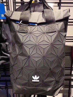 【Luxury】現貨 Adidas Originals URBAN BACKPACK 黑 後背包 AY9354 三宅一生