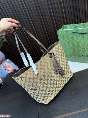 【二手包包】Gucci 酷奇托特包經典logo購物袋tote包大爆款 分分鐘斷貨怎么背都好看毫無違和感尺寸3NO147832