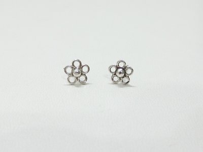 泰國銀飾－925純銀－鏤空小花造型純銀耳環－耳針式耳環【QQ小咪】