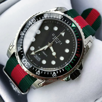 GUCCI Dive 陶瓷圈 黑色面錶盤 紅色配綠色尼龍錶帶 石英 男士手錶 YA136209A