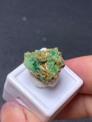 【二手】祖母綠礦標，多晶體簇狀，來自阿富汗潘杰希爾（忽略我吃了桑葚洗 原石 水晶 擺件 【探幽坊】-710