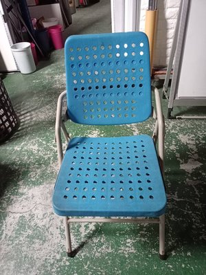二手家具全省估價(集穎全新二手家具)--加大塑膠座背墊舒適折合椅 多功能萬用折疊椅 辦公椅 會議椅 C-2090801