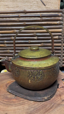 日本回流錘目饕餮紋老銅壺，大年份老包漿，整體完好無漏無補，內
