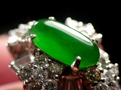 『保真』老玉市場-天然A貨帝王綠陽綠翡翠鑲嵌天然鑽石18K金戒指(國際標準指圍14號)