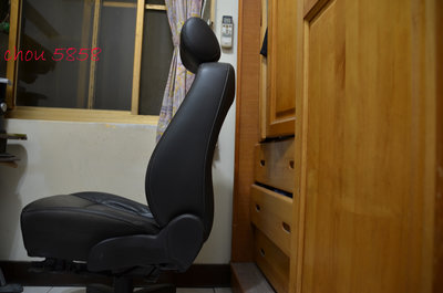 年終出清降價黑色MONDEO人體工學汽車牛皮運動跑車造型可調高低椅背傾斜辦公電腦椅