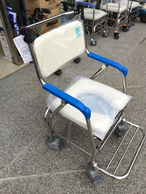 EMMA賣場~不鏽鋼附輪收合可站立式便盆椅 ~新品上市~特價4280元