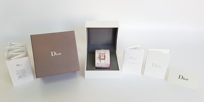 Dior 經典款   瑞士製   時尚女腕錶  原廠盒裝  附國際保證書， 保證真品  超級特價便宜賣   功能正常