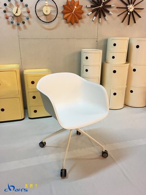 【挑椅子】北歐簡約 有扶手 可旋轉 塑料椅 塑膠椅 辦公椅 會議椅。白色。(復刻品) 580-3