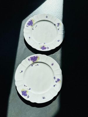 ｛中古清倉｝打包日本紫羅蘭花Sango骨瓷二月月份花餐盤兩只