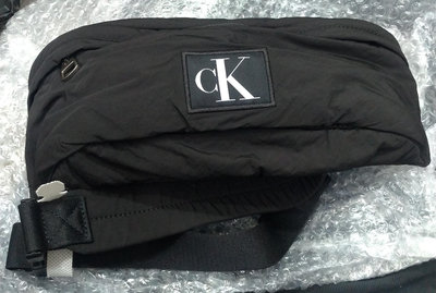CK Calvin Klein 方標胸包 腰包黑 長夾可入