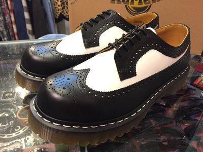 { POISON } Dr. Martens 3989 Brogue Bex 黑白雕花經典皮鞋短靴 西海岸風格全尺寸訂購