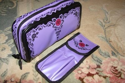 【∮魔法時光∮】 ANNA SUI安娜蘇 2007限量薔薇彩妝袋/刷具袋/刷具包/化妝包/手提袋/手提包 經典紫色