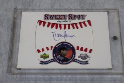 名人堂~巨怪 Randy Johnson~2001 Sweet Spot 第一張球皮簽名卡~Rare~非常少見