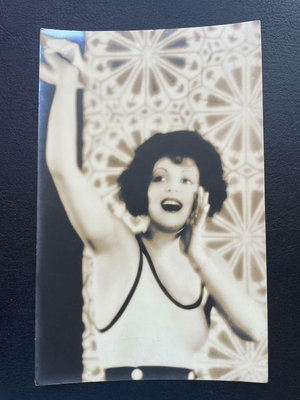 民國歐美美女泳裝銀鹽照片。長13.5厘米，寬8.5厘米