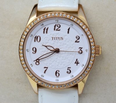 《寶萊精品》TITUS 鐵達時金白圓型石英女子錶