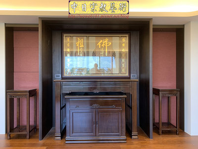 N365.5尺1的黑紫檀神桌搭配兩側的花架 實木金箔木雕佛聯設計