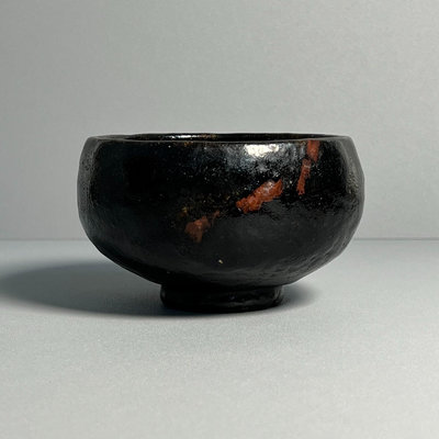 z日本江戶時期樂燒茶碗，黑樂抹茶碗，爆老，全釉燒制施釉技法復雜