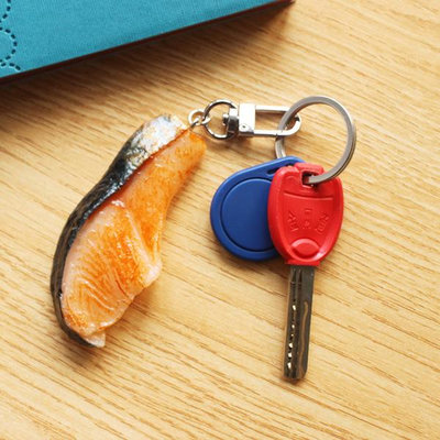 [ 禮盒包裝 ] 我們的愛年年有魚！原創醬汁魚片掛件小眾鑰匙扣學生書包掛飾