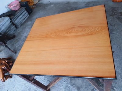 台灣檜木美品四方桌一片板(97x90x3.5)送三義重新整理鋼琴烤漆