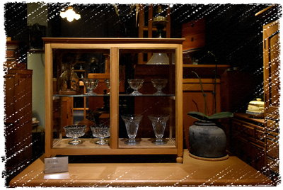 ^_^ 多 桑 台 灣 老 物 私 藏 ----- 光明洞徹的台灣老檜木玻璃櫃(B)